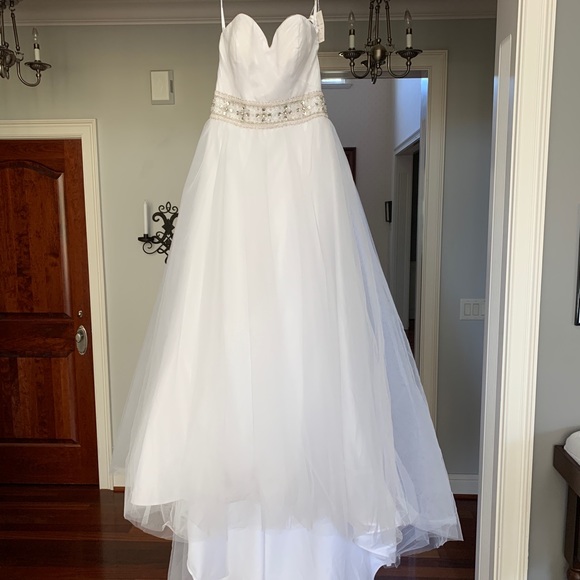 DaVinci Dresses & Skirts - DaVinci Strapless Wedding Gown NWT